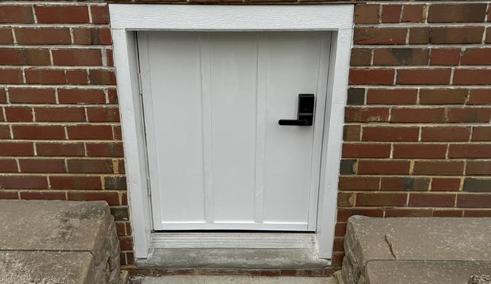 Crawl space entry door