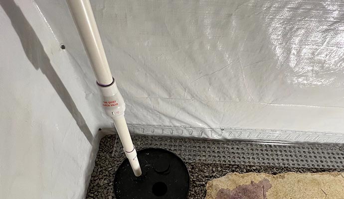 Installed sump pump with clean discharge line