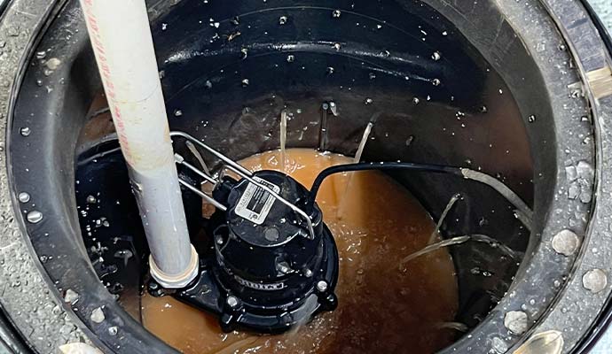 Submersible sump pump